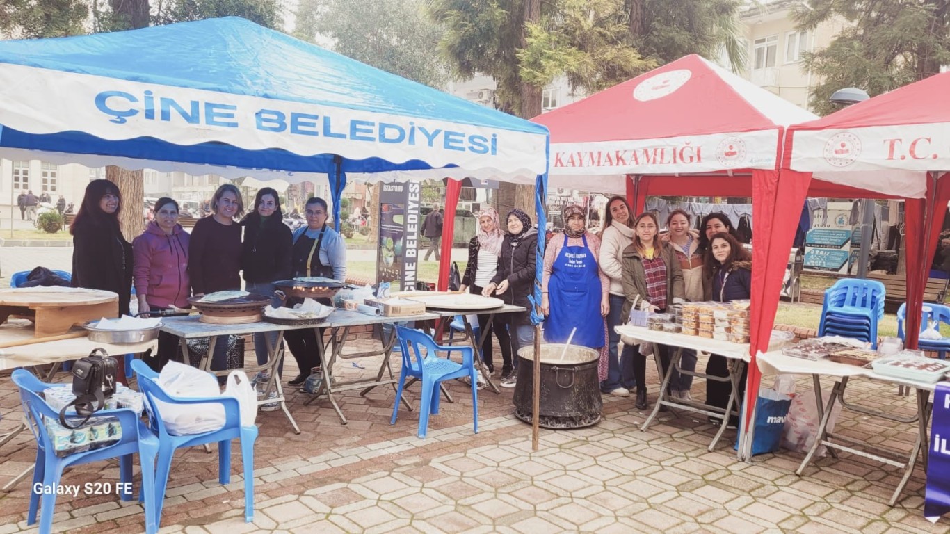 ÇİNE’DE VELİLER OKUL İHTİYAÇLARI İÇİN KERMES DÜZENLEDİ